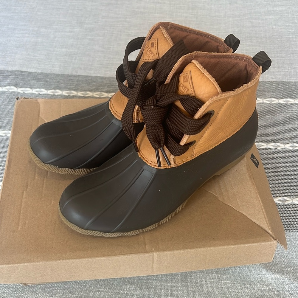 NEW Sperry Saltwater booties